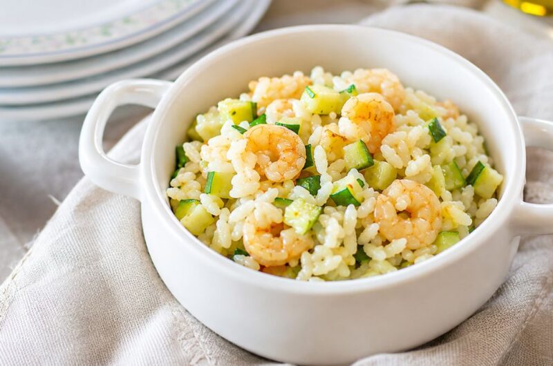 Insalata di riso con zucchine e gamberetti