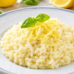 Riso al limone cremoso, ricetta semplice e leggera