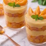 coppa di albicocche con yogurt